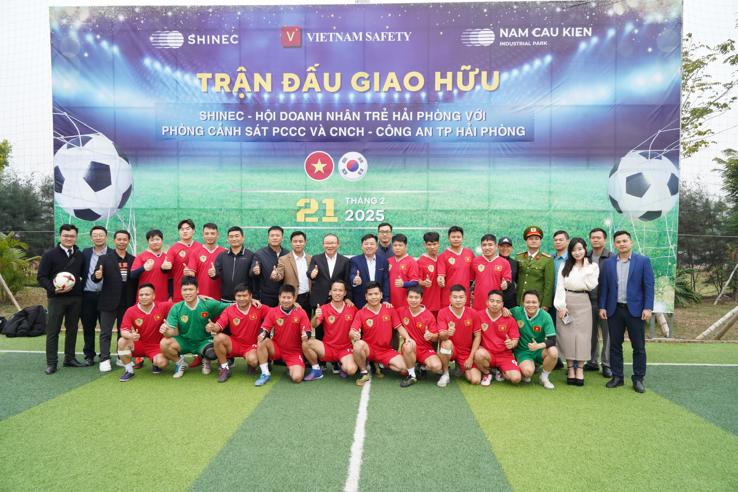 Đoàn thanh niên Phòng Cảnh sát PCCC và CNCH giao hữu bóng đá với Công ty Cổ phần Shinec 